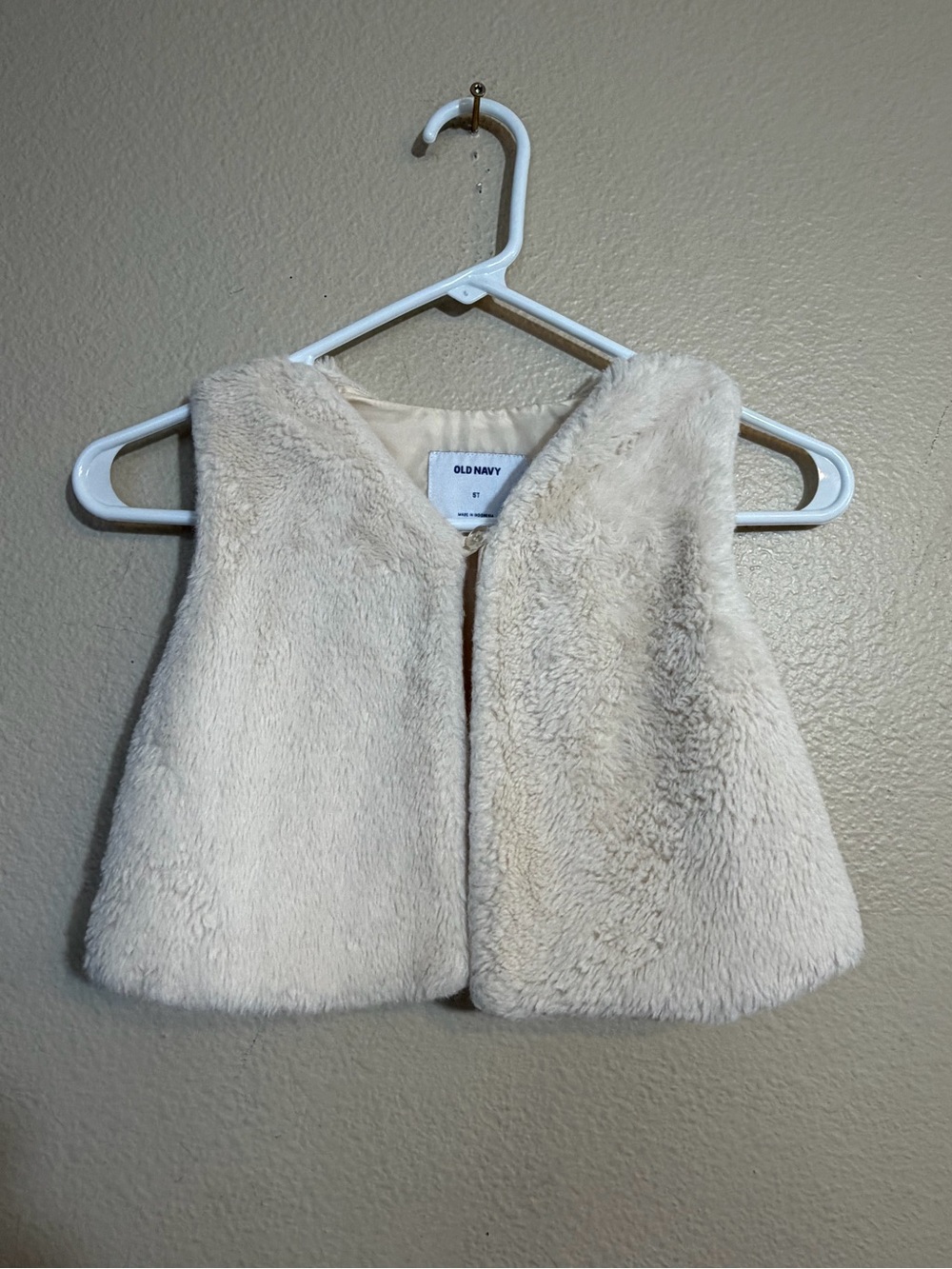 Old Navy Cream Faux Fur Vest 5T